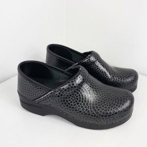 Dansko Women’s Clogs Size 38 EURO/ 7.5 -8 US